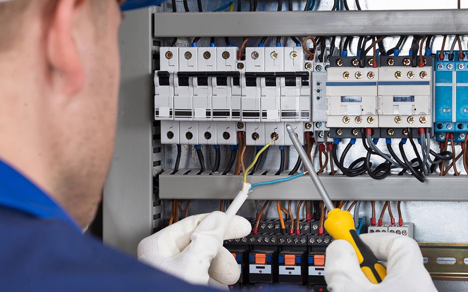 besoin d'un électricien Vaux-le-Pénil